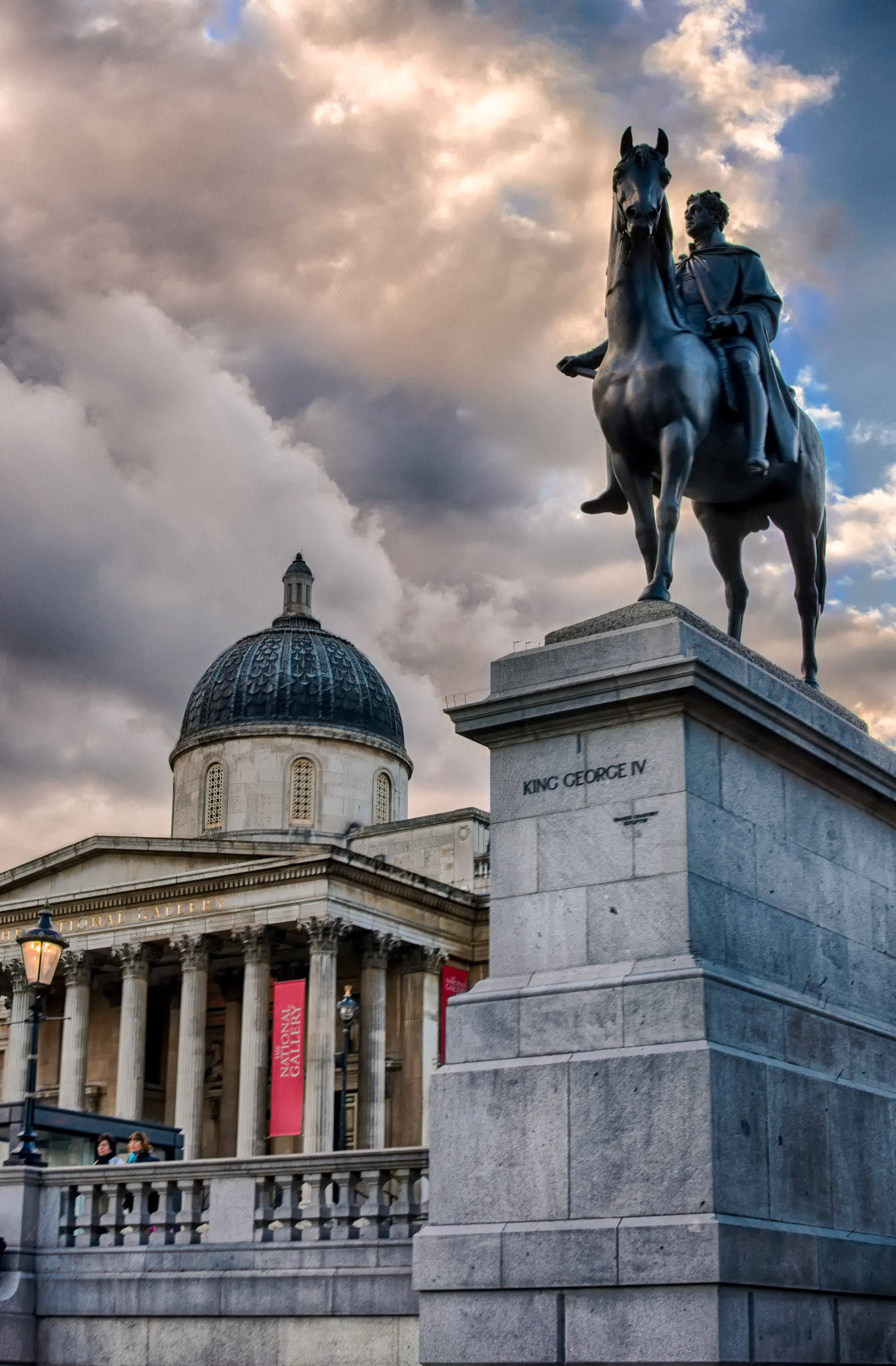 Trafalgar Square is looking majestic tonight while beginning the golden hour.