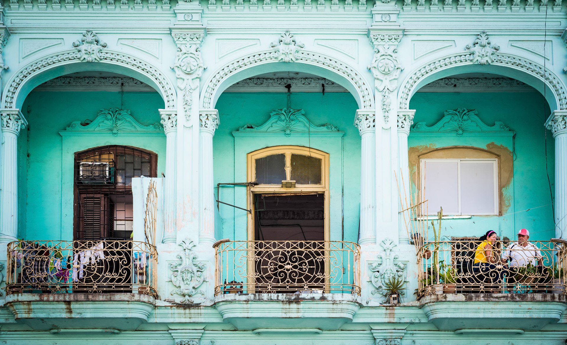 Green Balcony Chllin'