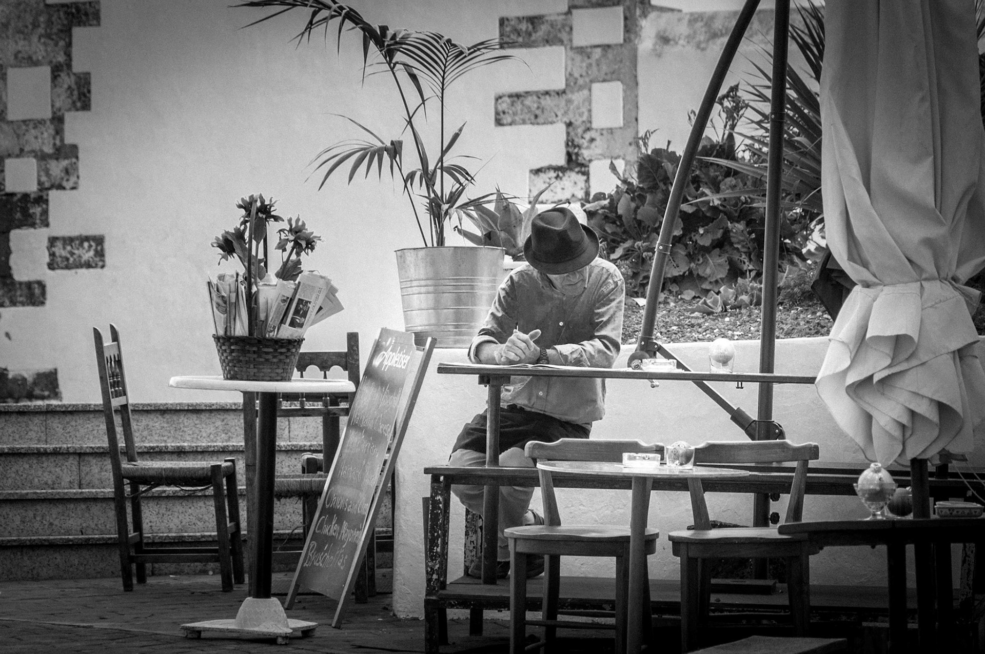 Slow Day In The Cafe