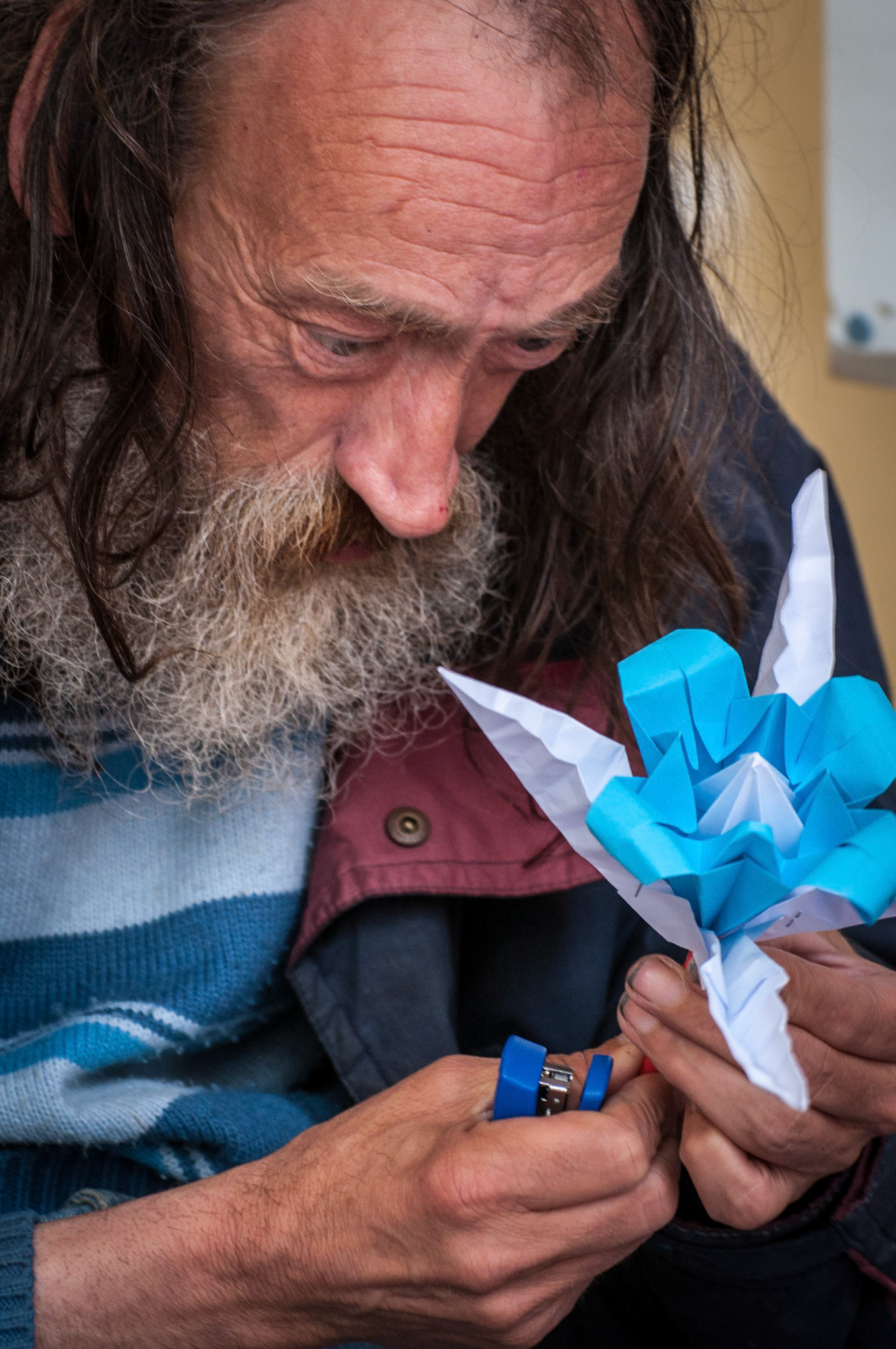 This guy definitely has a skill with the paper and stapler.