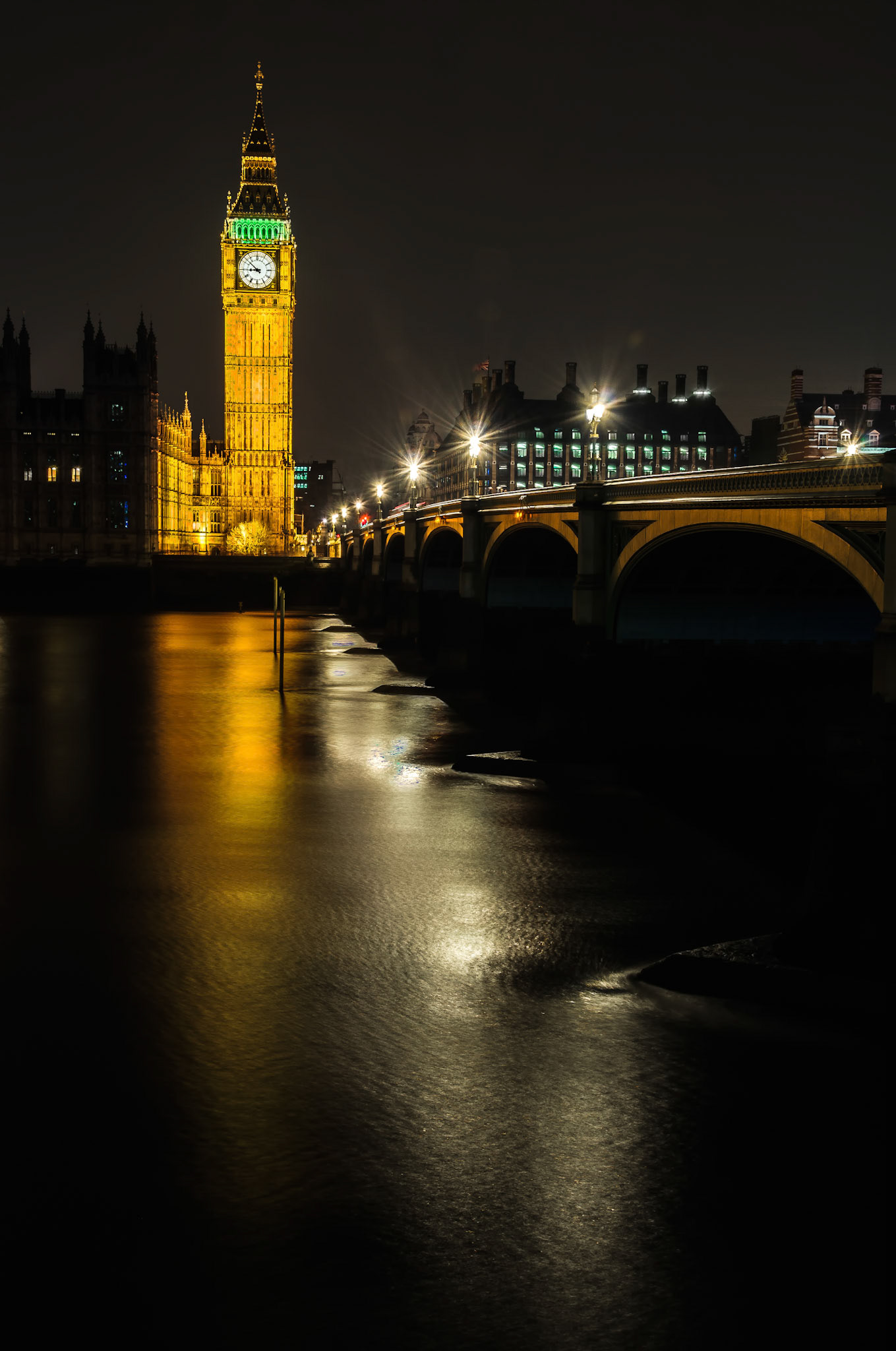 Big Ben Next To Westminster Bridge