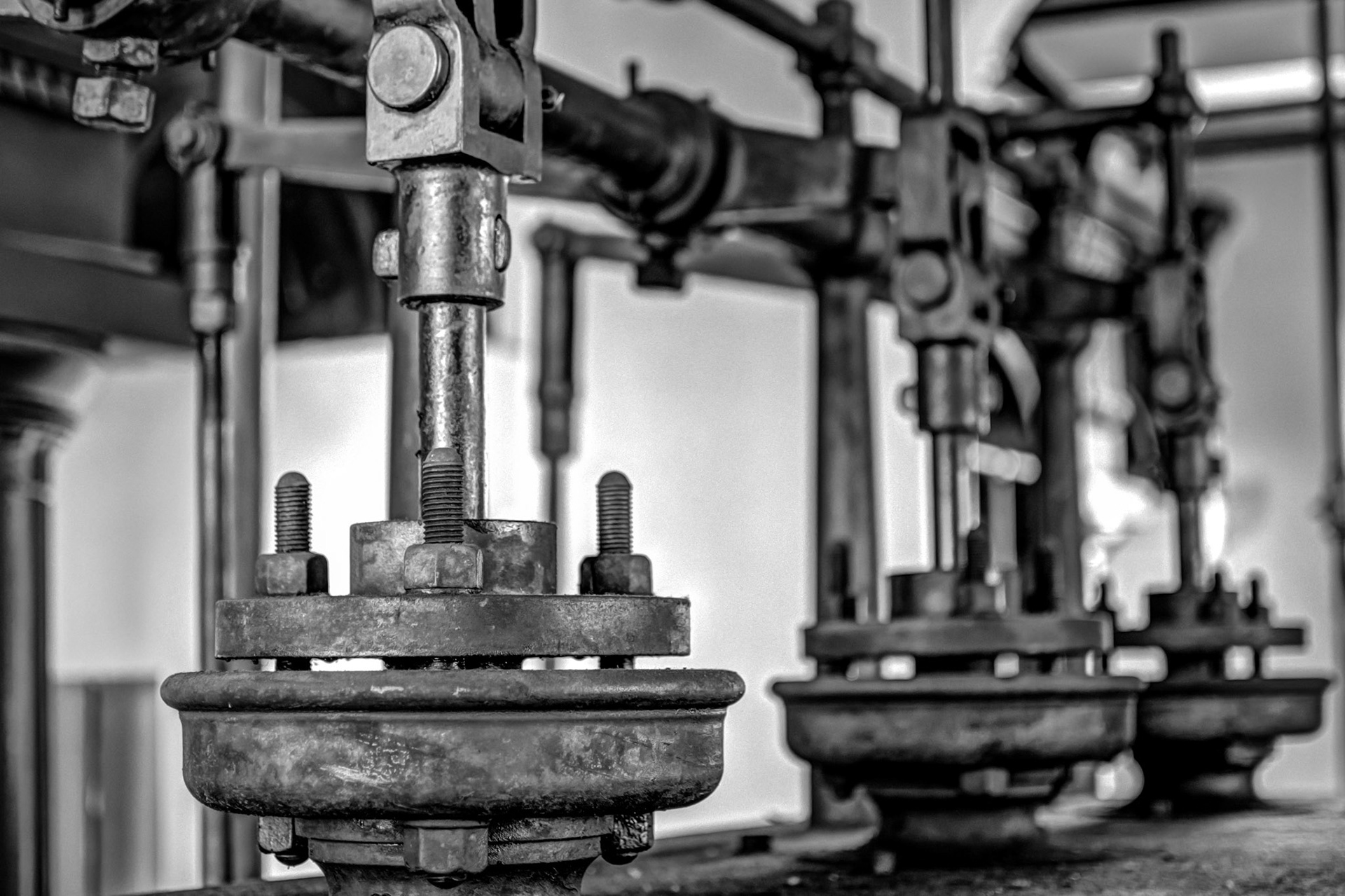 The main inlet rods from the smaller 90 inch triple expansion engine at Kew Steam Museum.