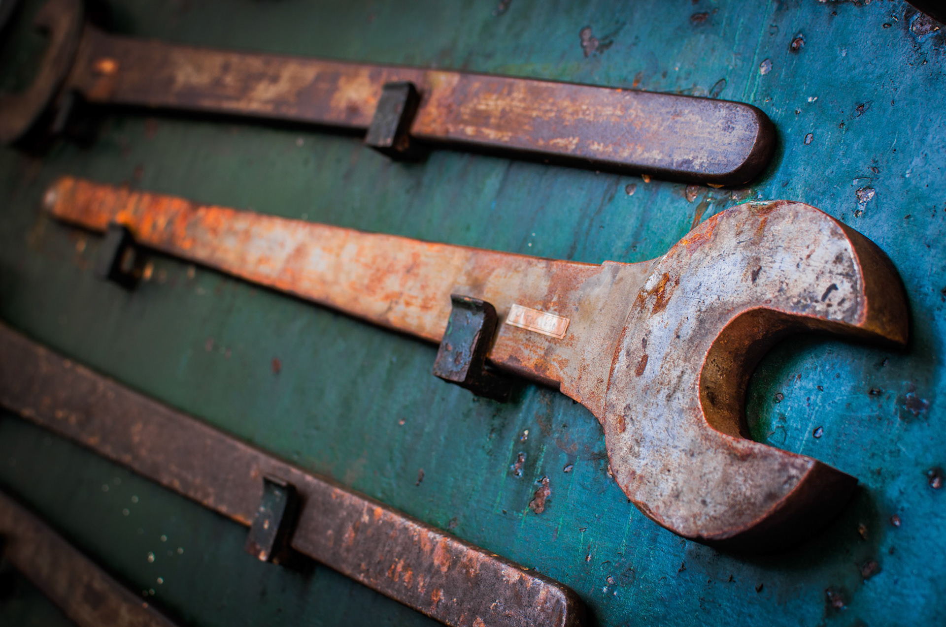 These spanners were over a meter in length. I suppose if the machine you are working on is five floors high, a meter is nothing.