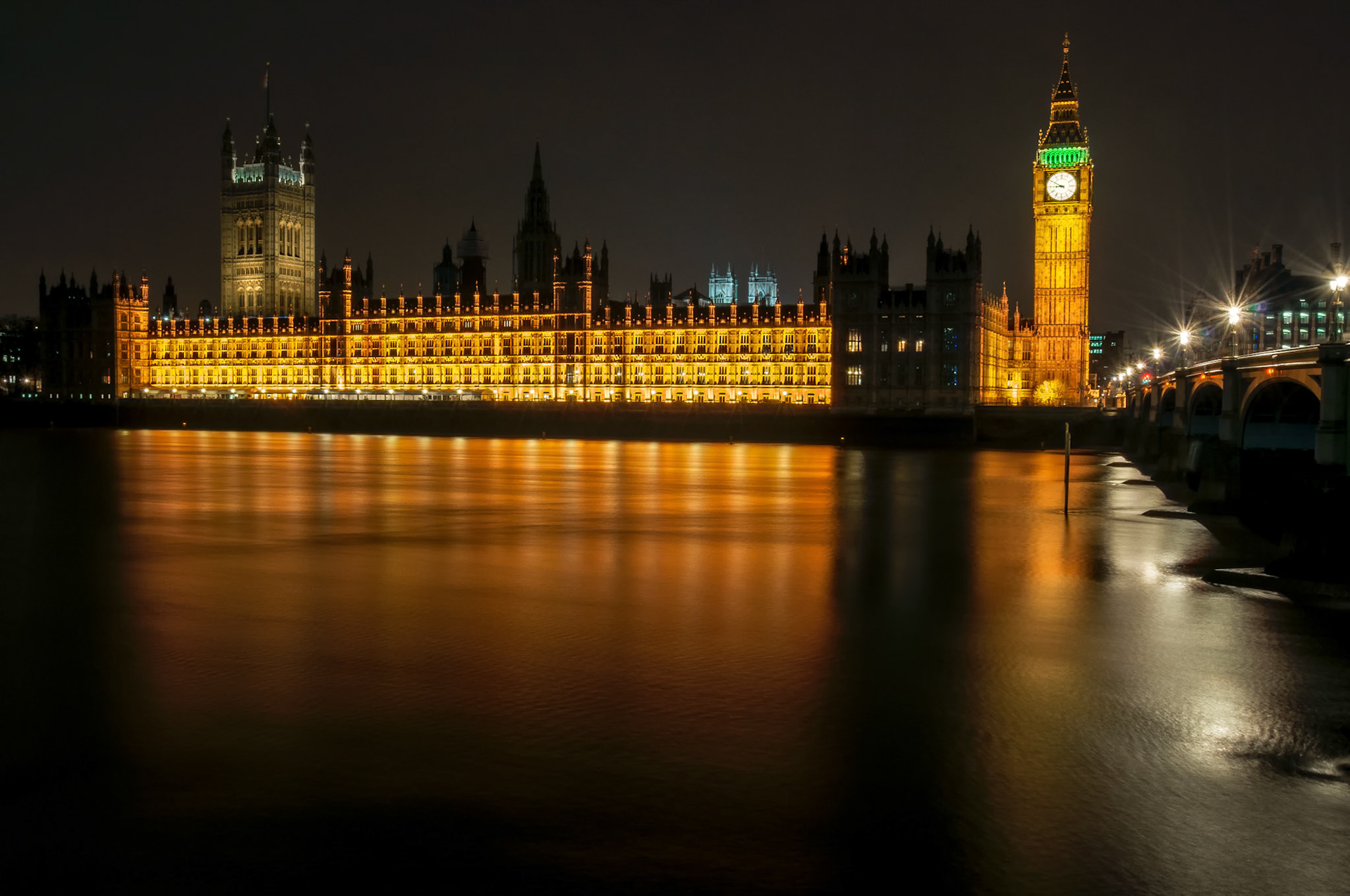 Cheesy Nightshot of Westminster
