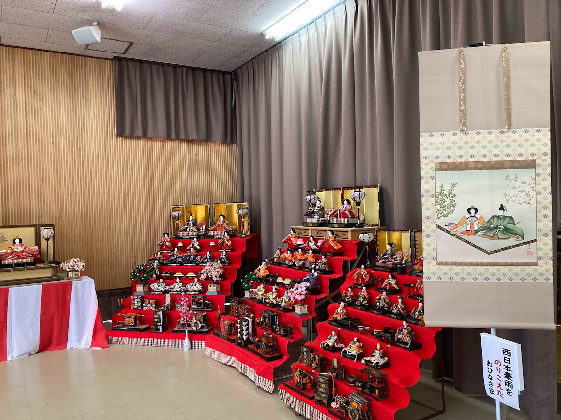 the elderly center also had a whole room set up to show the kids