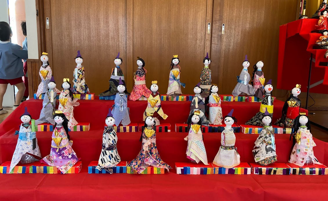 the hina-dolls the kiddos worked very hard on :) recyclable goods too!