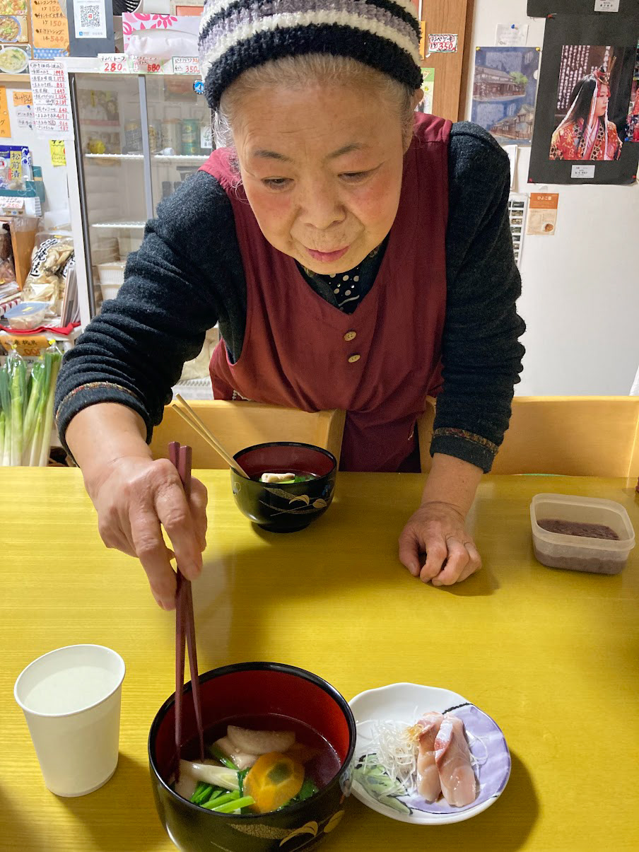 machan arranging her ozoni