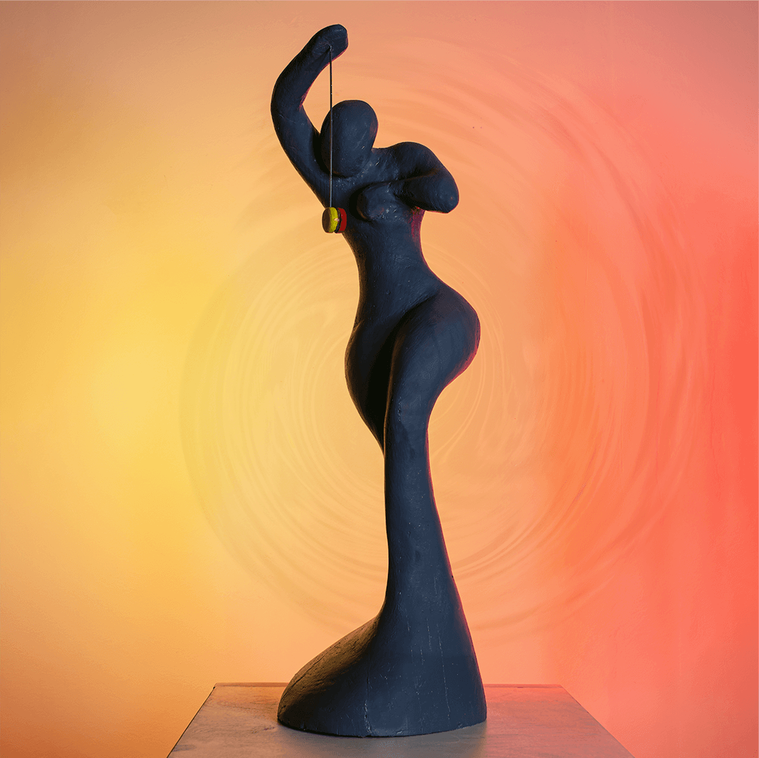 MIREILLE -2021, Kiefer, Acrylfaben, lackiert, 65cm