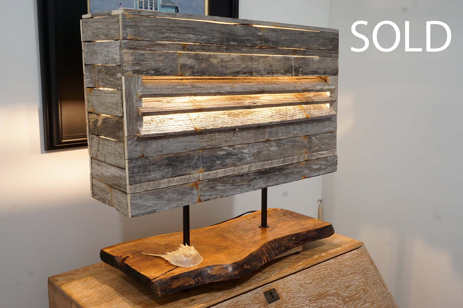 "Louvered"...simple and direct...18 x 8 x 18in...2 x 4w LED