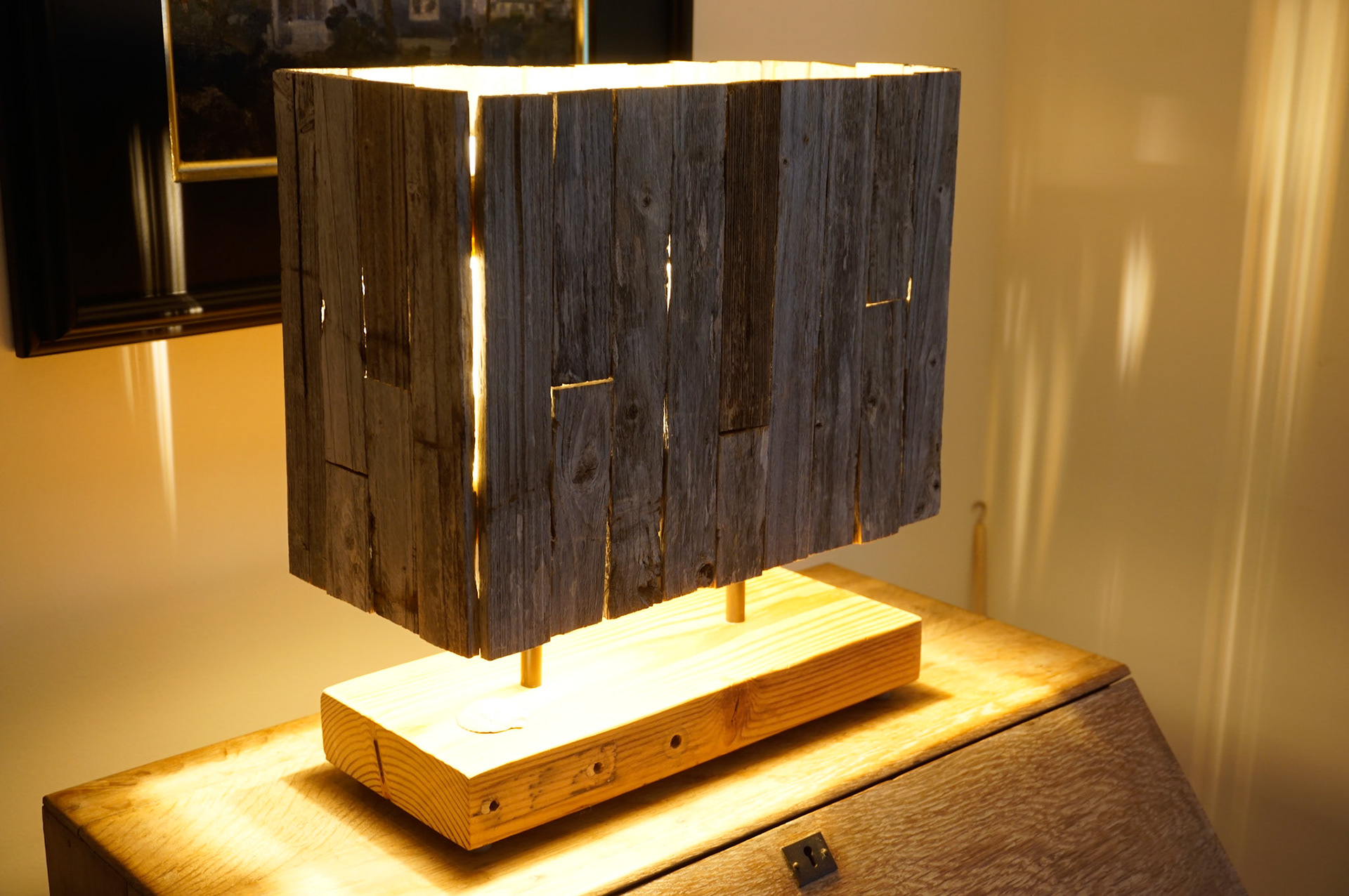 "Small Strait Cut...in night light mode...2 x 4w LED