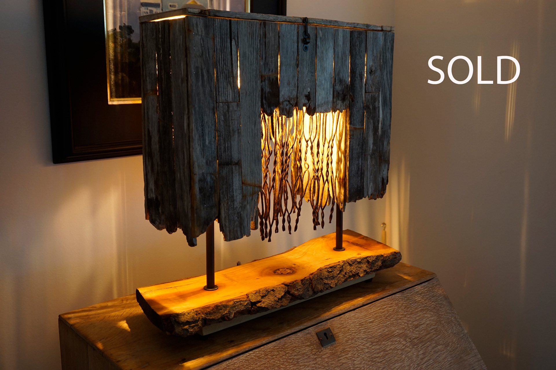 "Hang Down"...uses 2 x 4 w LED