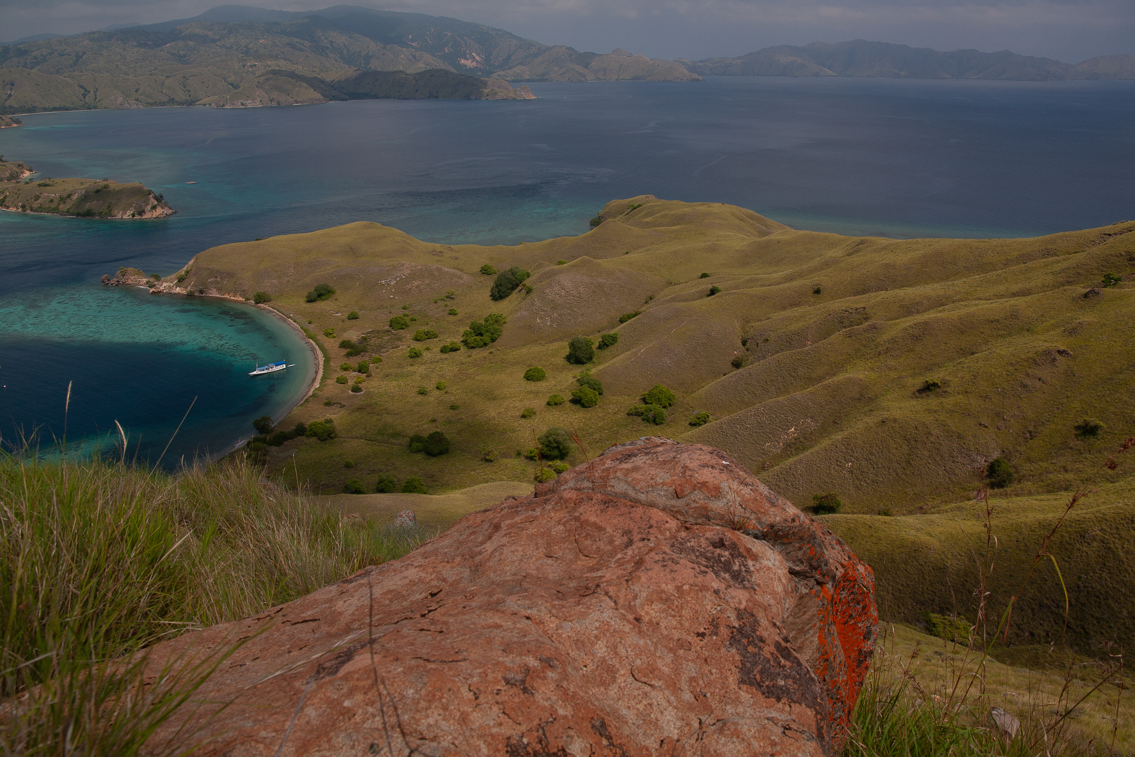 Blick auf eine Inselgruppe. Sumbawa, Indonesien (2008)