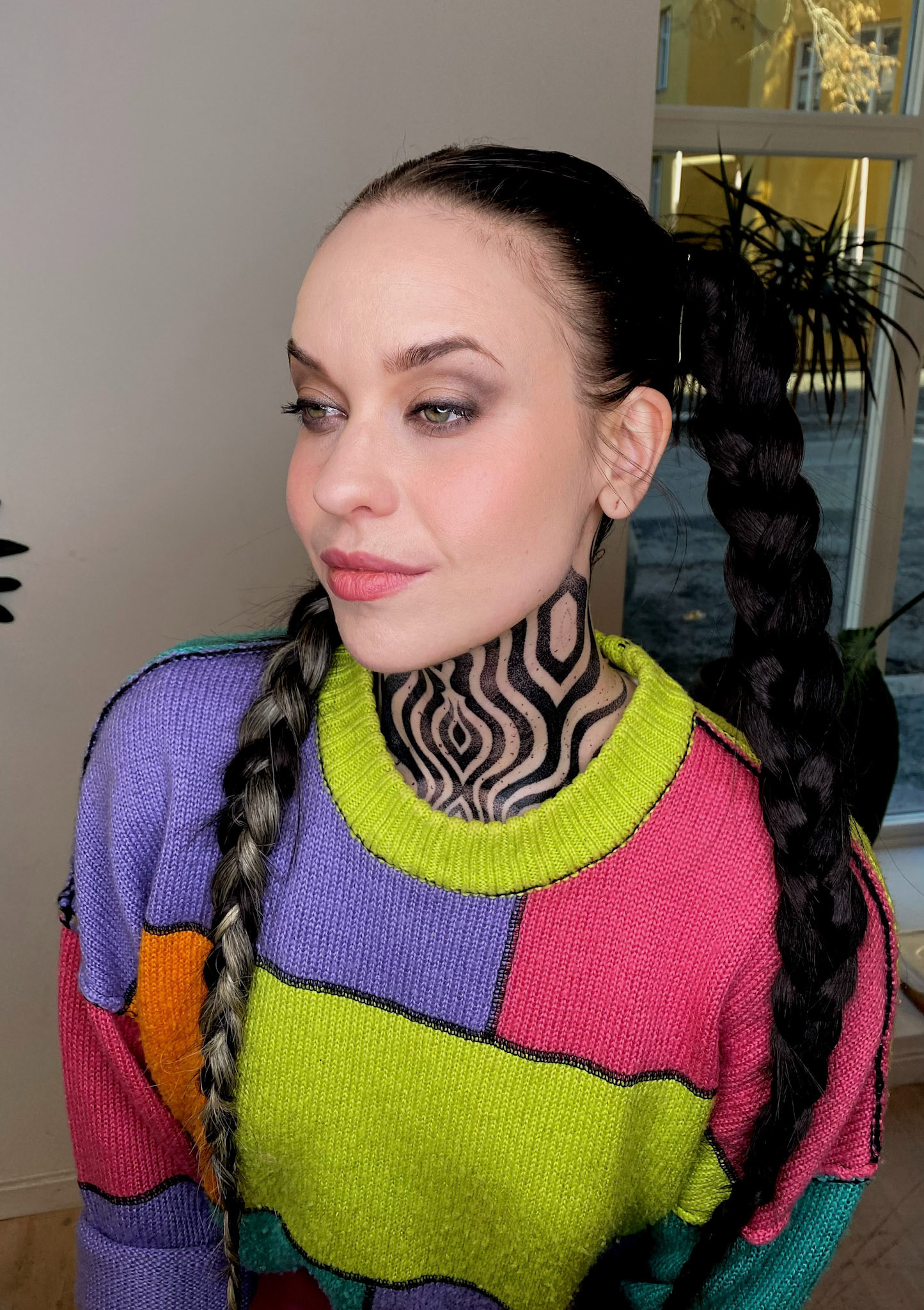 Natural glam with fokus on fresh skin makeup