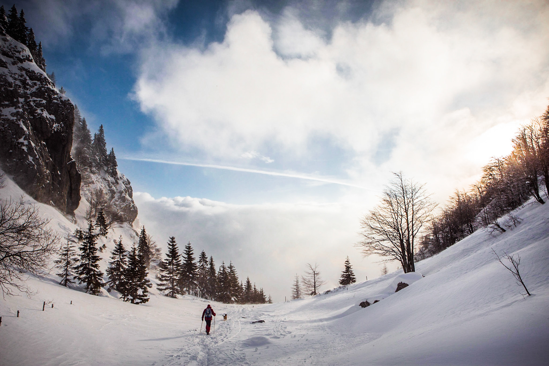 Spectacular walk above the clouds