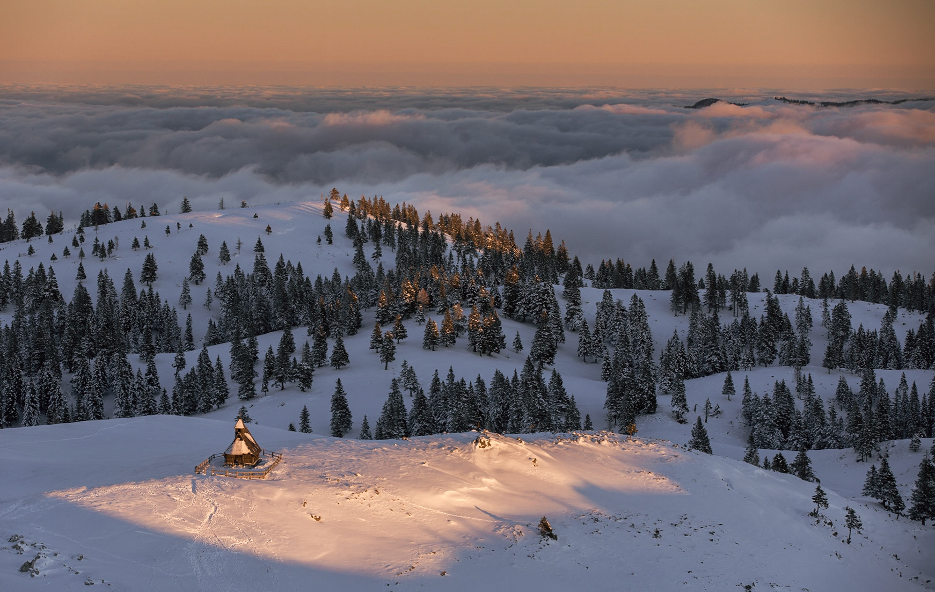 Devine moment above the clouds