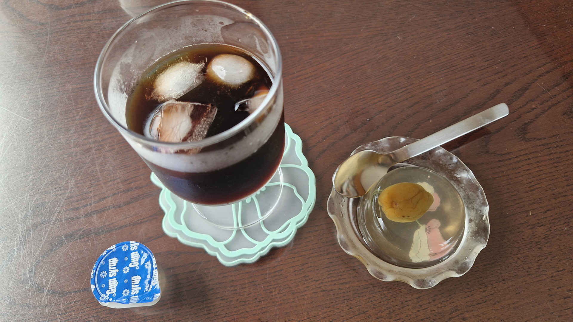 Iced coffee with prune jelly