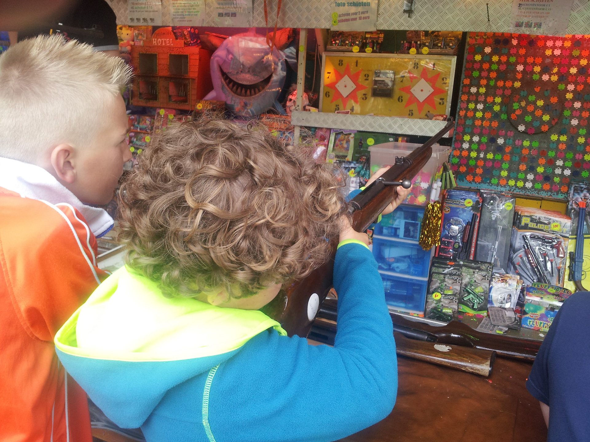 Mathijn schiet op de kermis