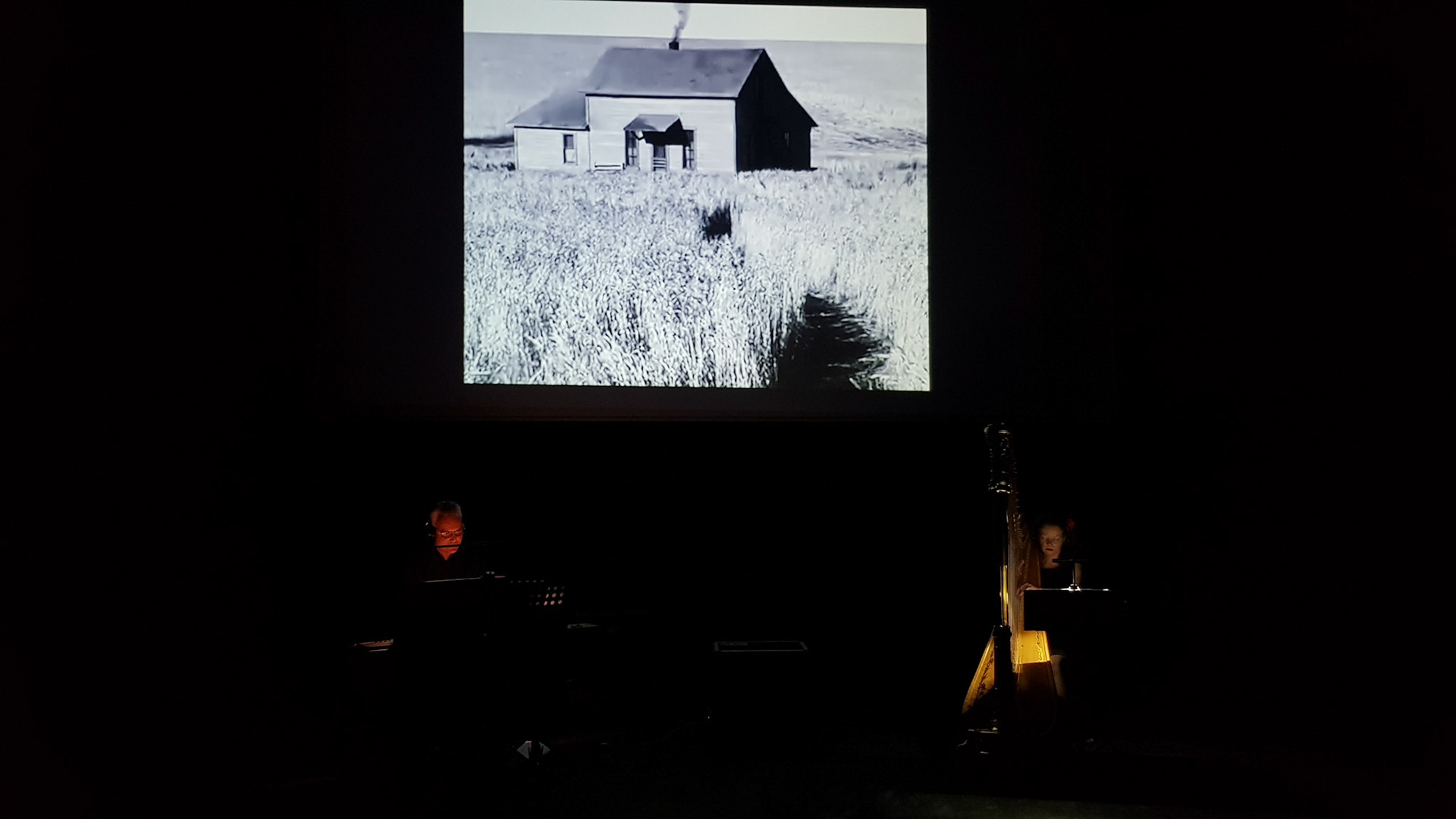 City girl, live music