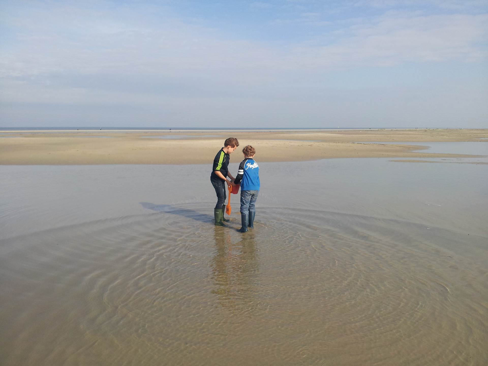 Lekker herfstzonnetje op het strand