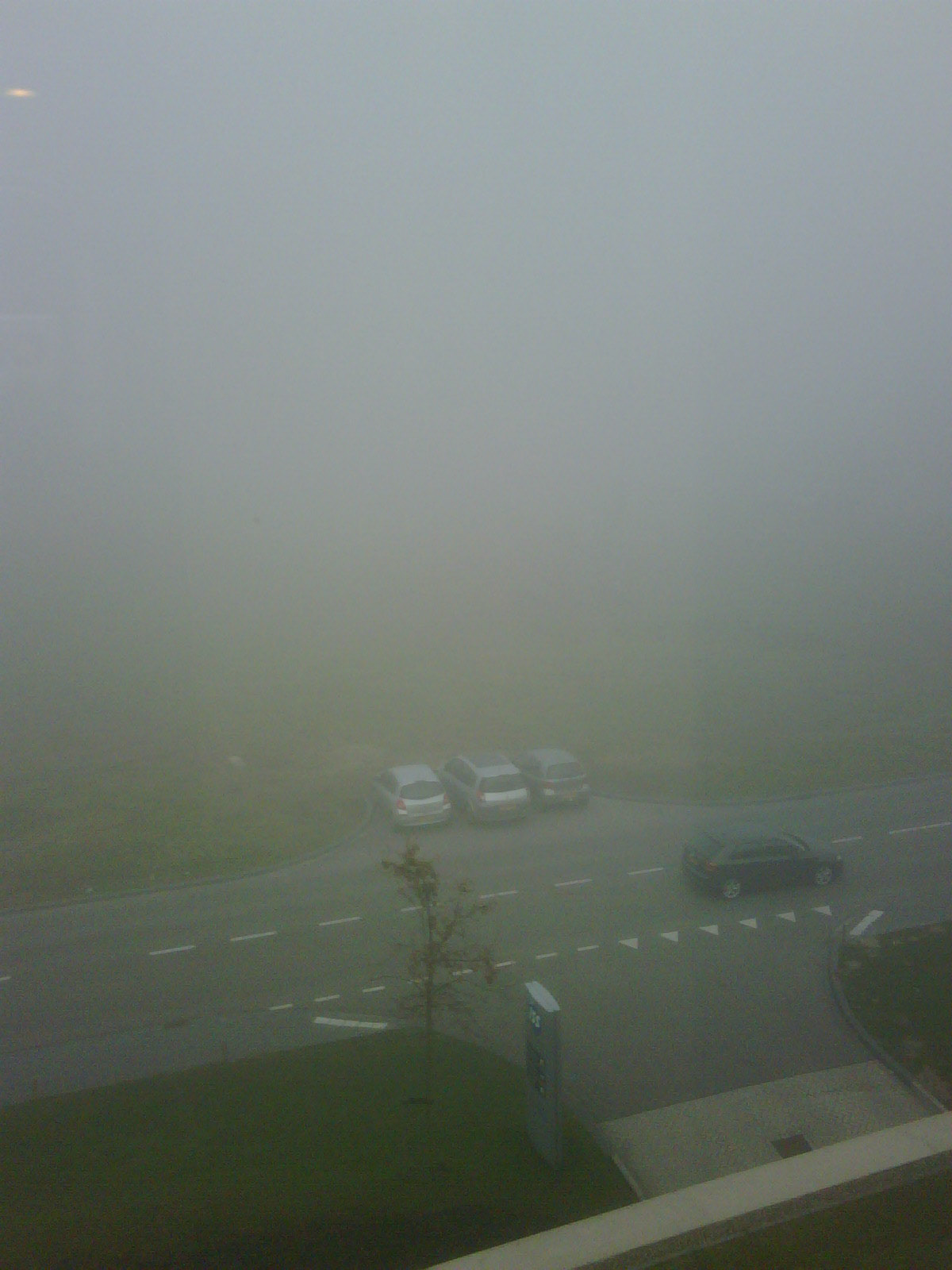 Illegaal parkeren in de mist