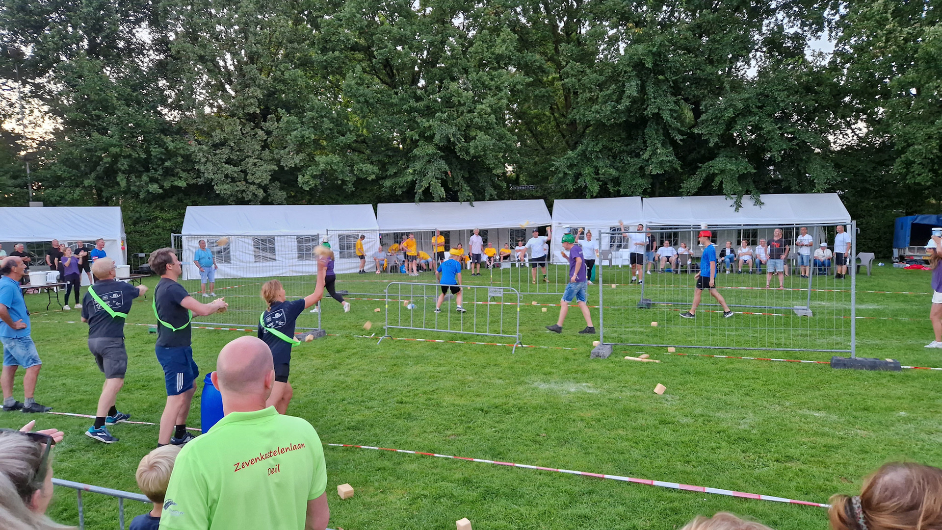 Sponsen gooien in Deil