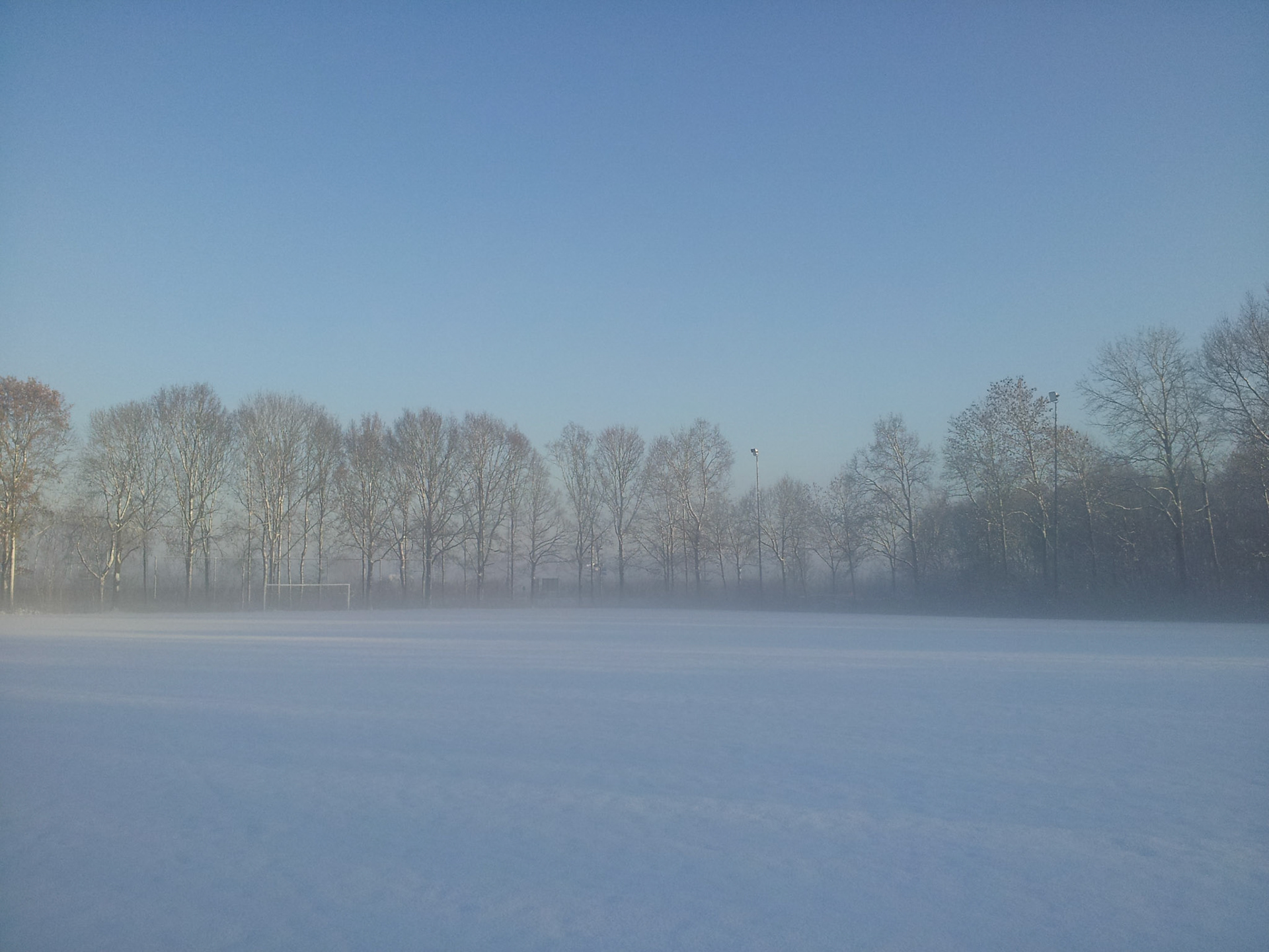 Zon, sneeuw en mist