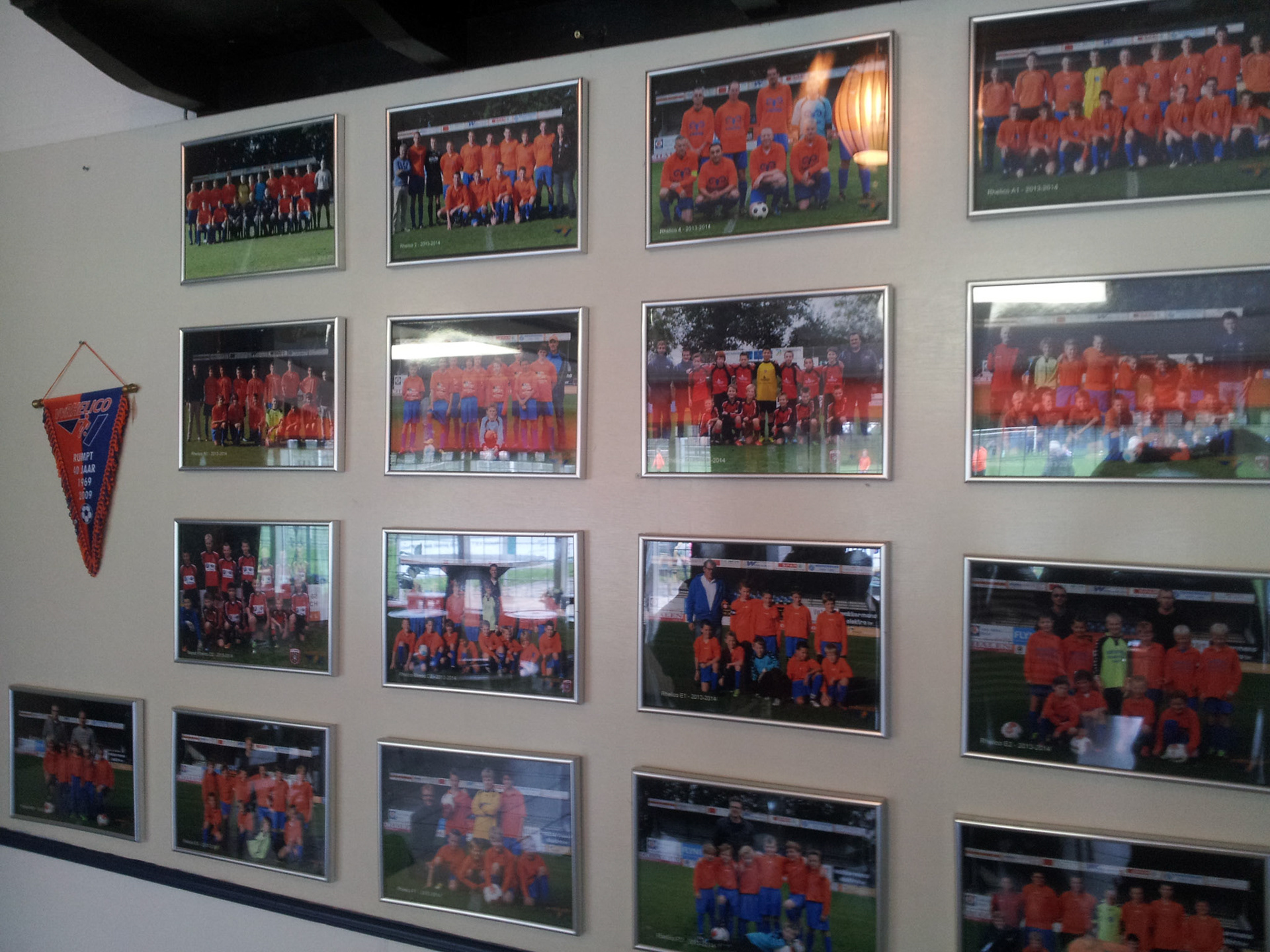 Alle teamfoto's gemaakt en opgehangen