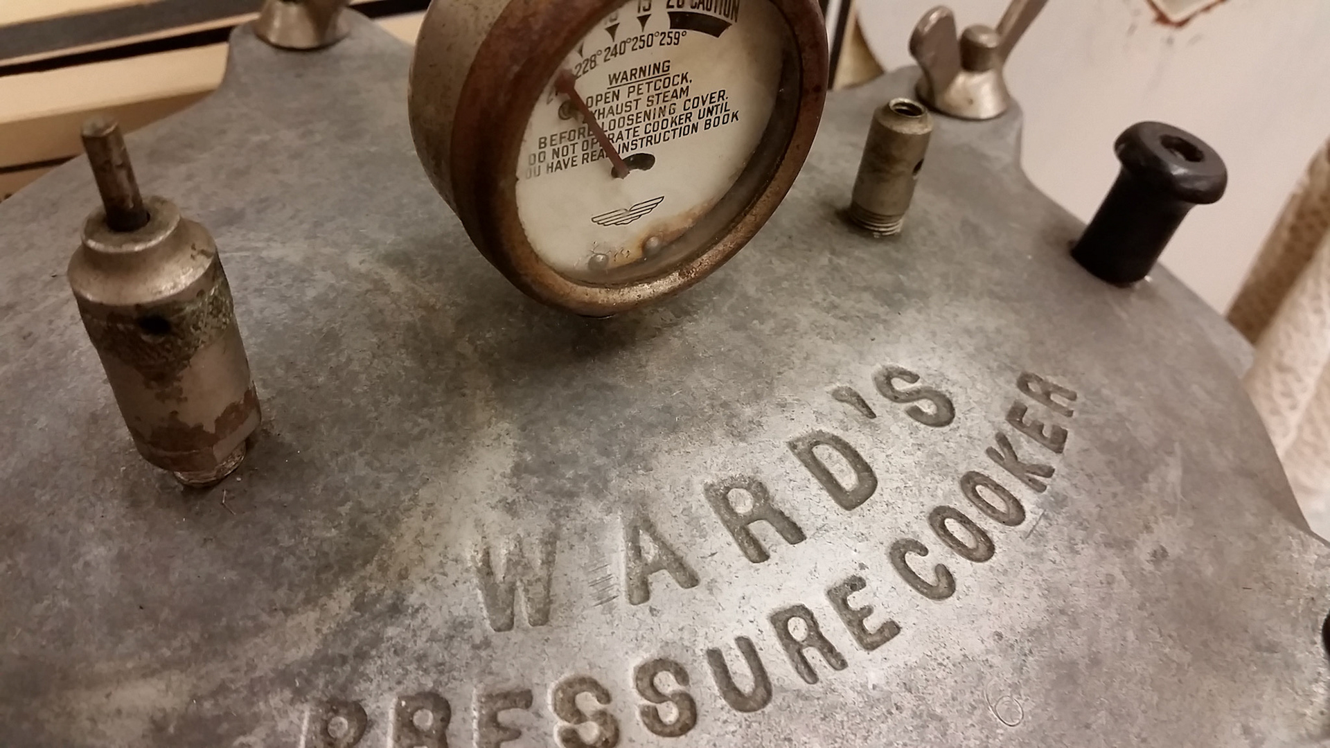 Pressure cooker