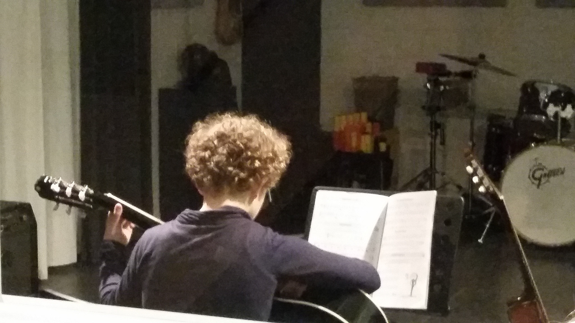 Mathijn playing the blues