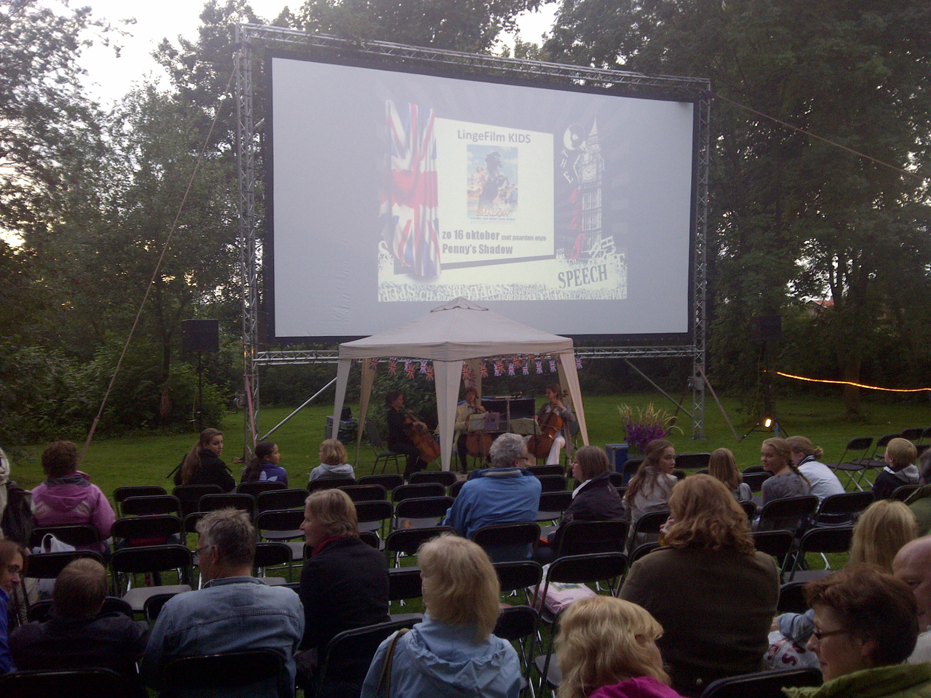 #MuziekopdeDijk verzorgt het voorprogramma bij de openluchtvoorstelling bij #LingeFilm