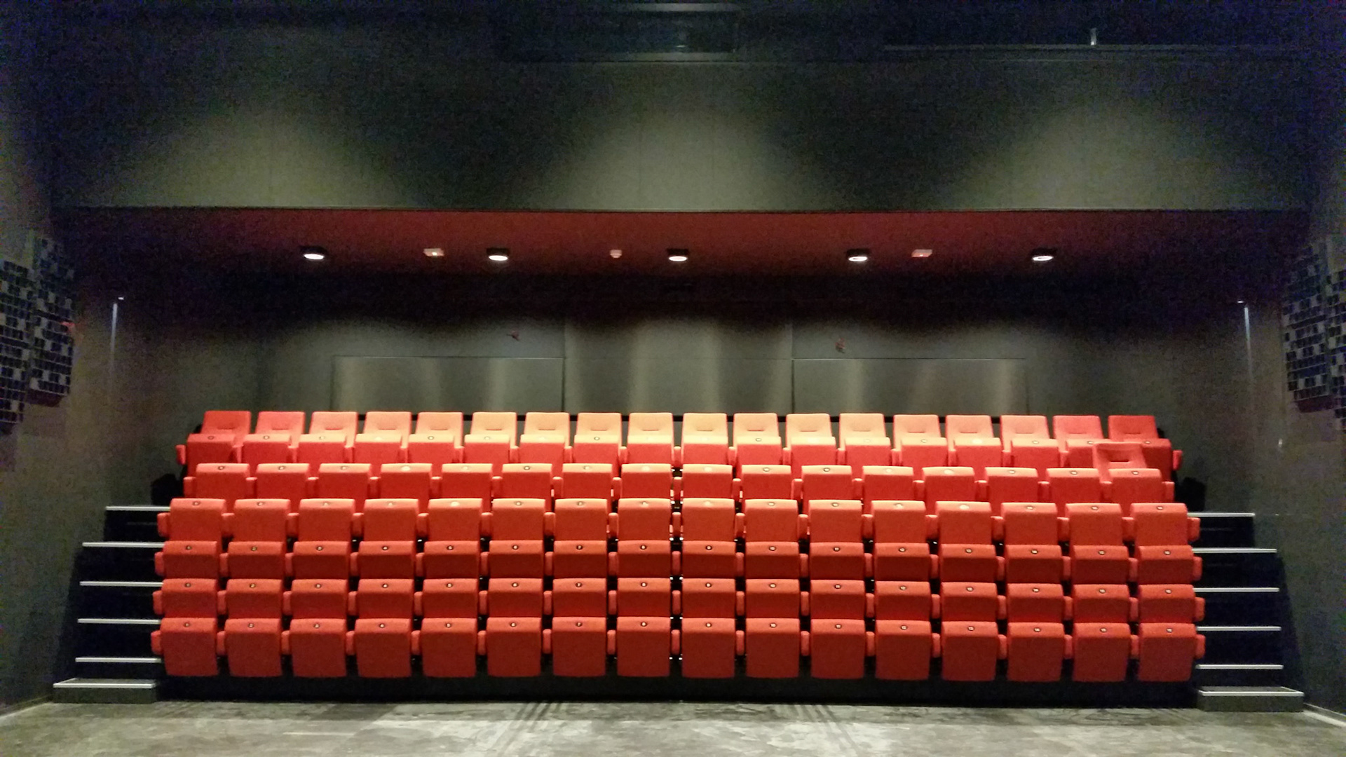 Uitschuifbare tribune De Pluk