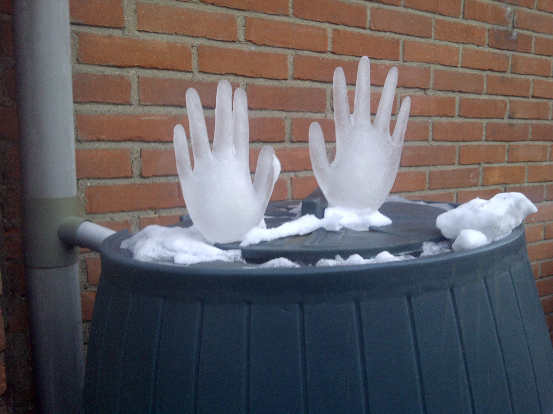 Help! Ik zak door het ijs in de regenton