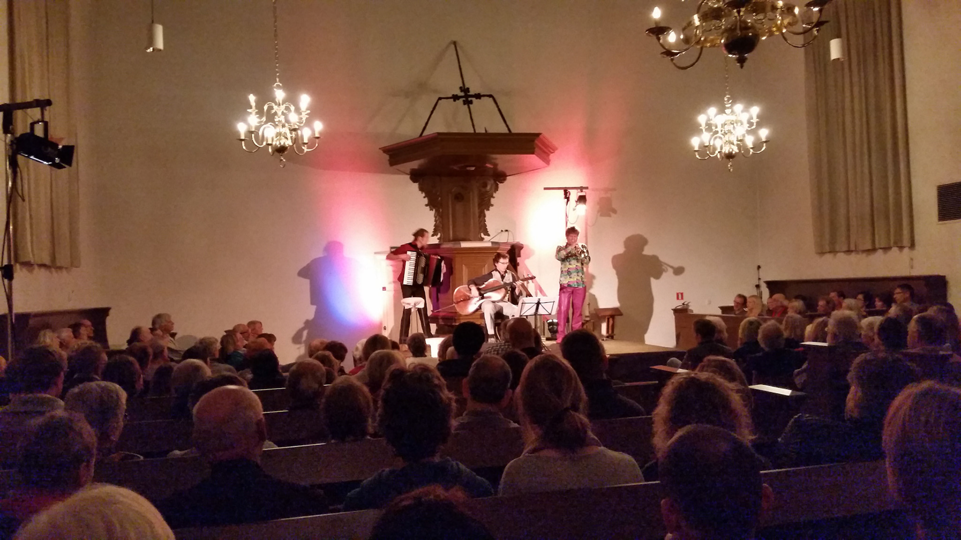 Vloeimans on stage in Deil