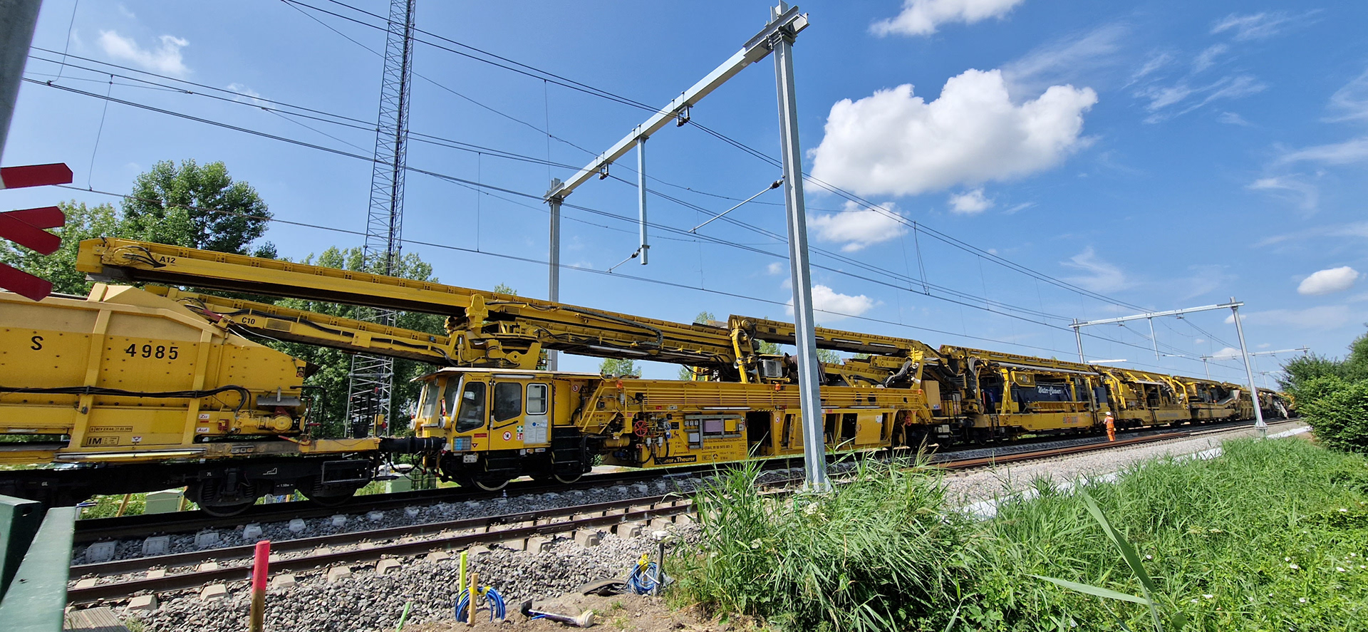 1km long machine