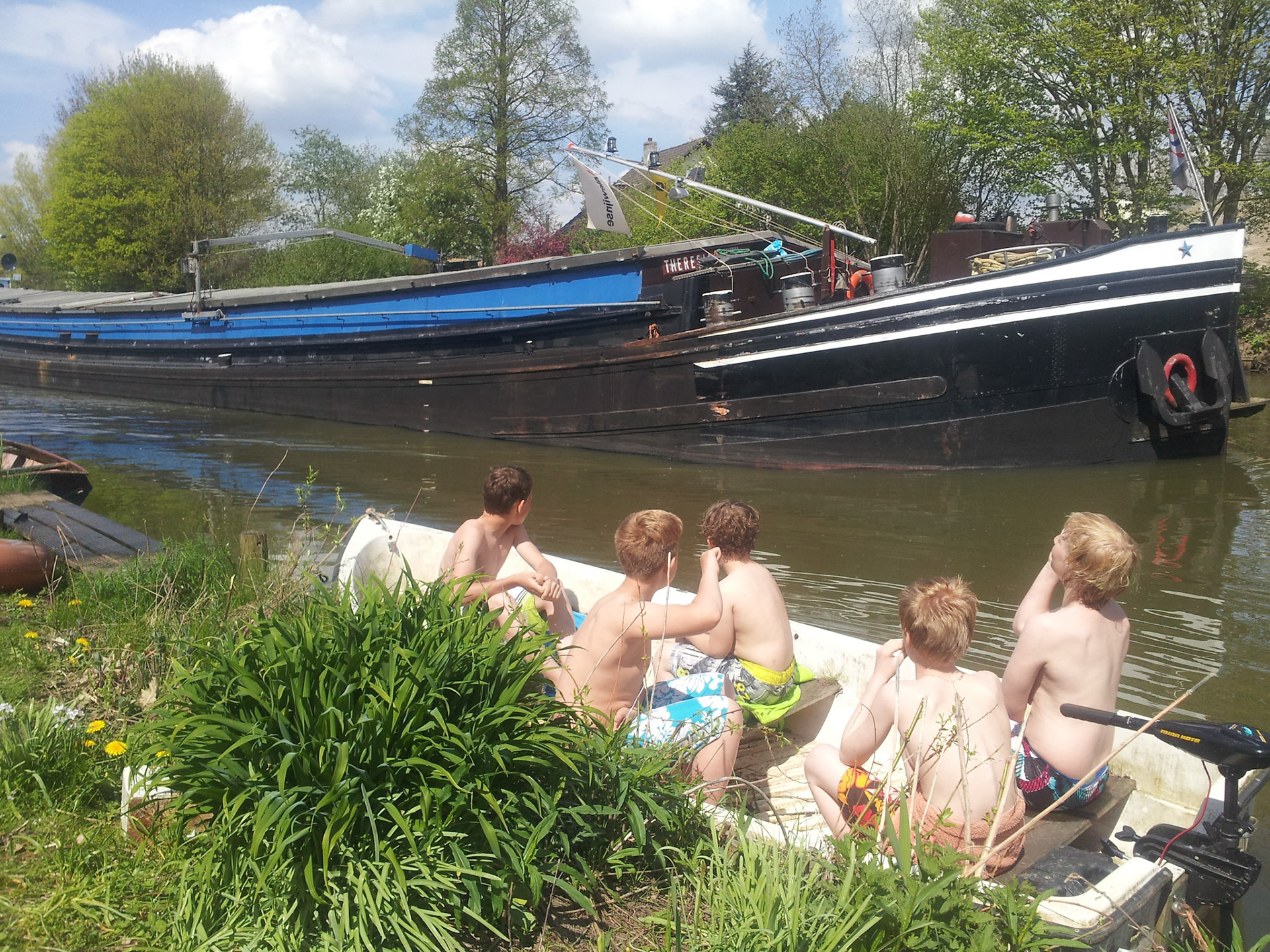 Groot schip op de Linge