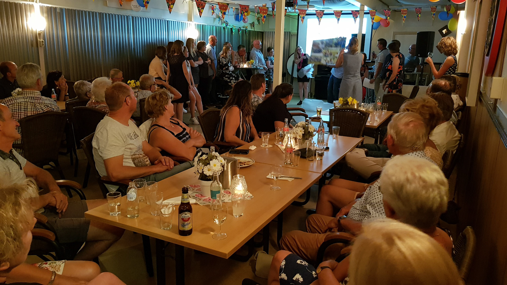 Gezellig feest van de buren