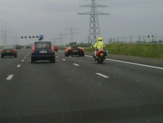 Oranje Lambo, een nieuwe 5-baans snelweg, een rustige zaterdagochtend, en een agent die met 100 achter je gaat rijden
