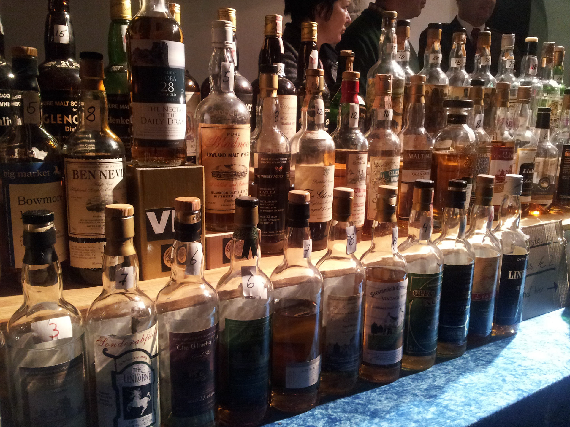 Veel, heel veel whisky in de kerk