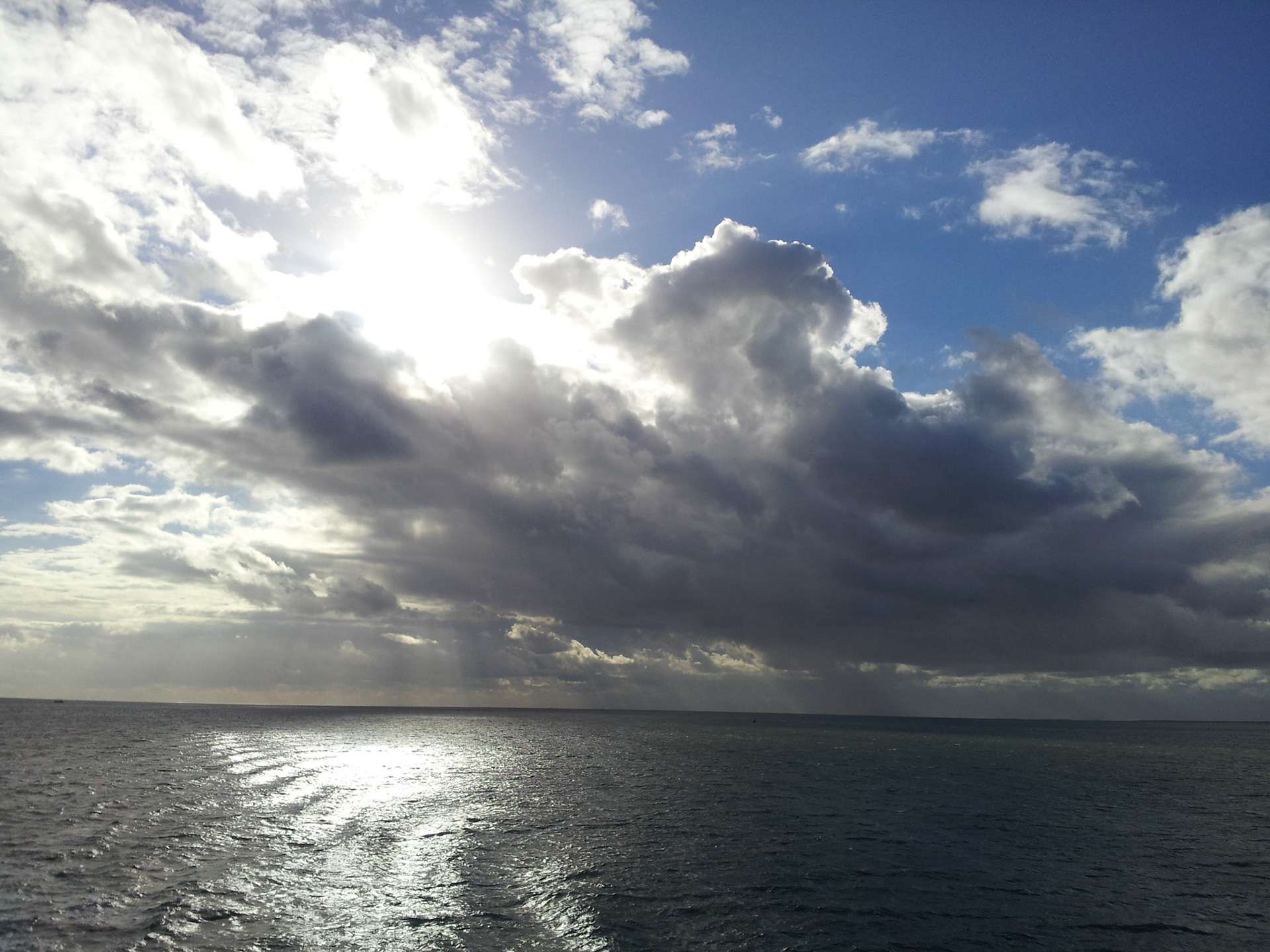Woest weer boven de waddenzee