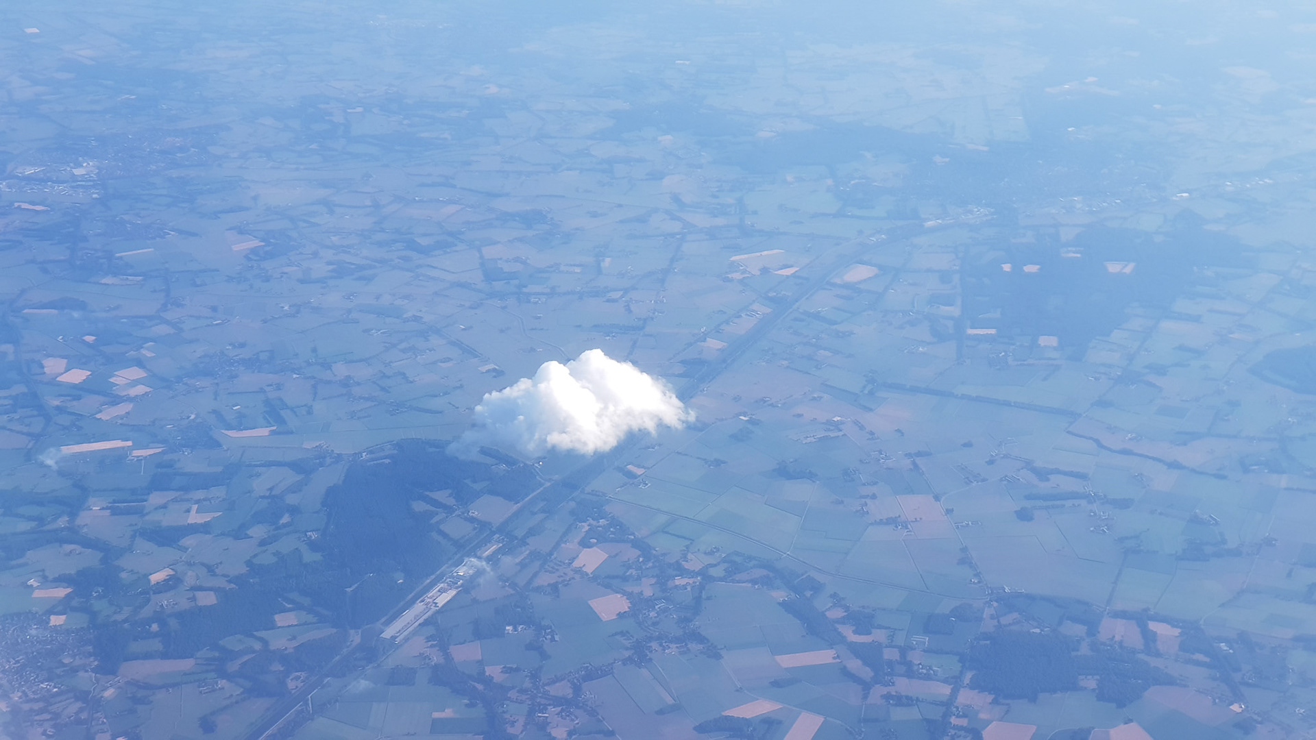 Verdwaalde wolk boven Duitsland