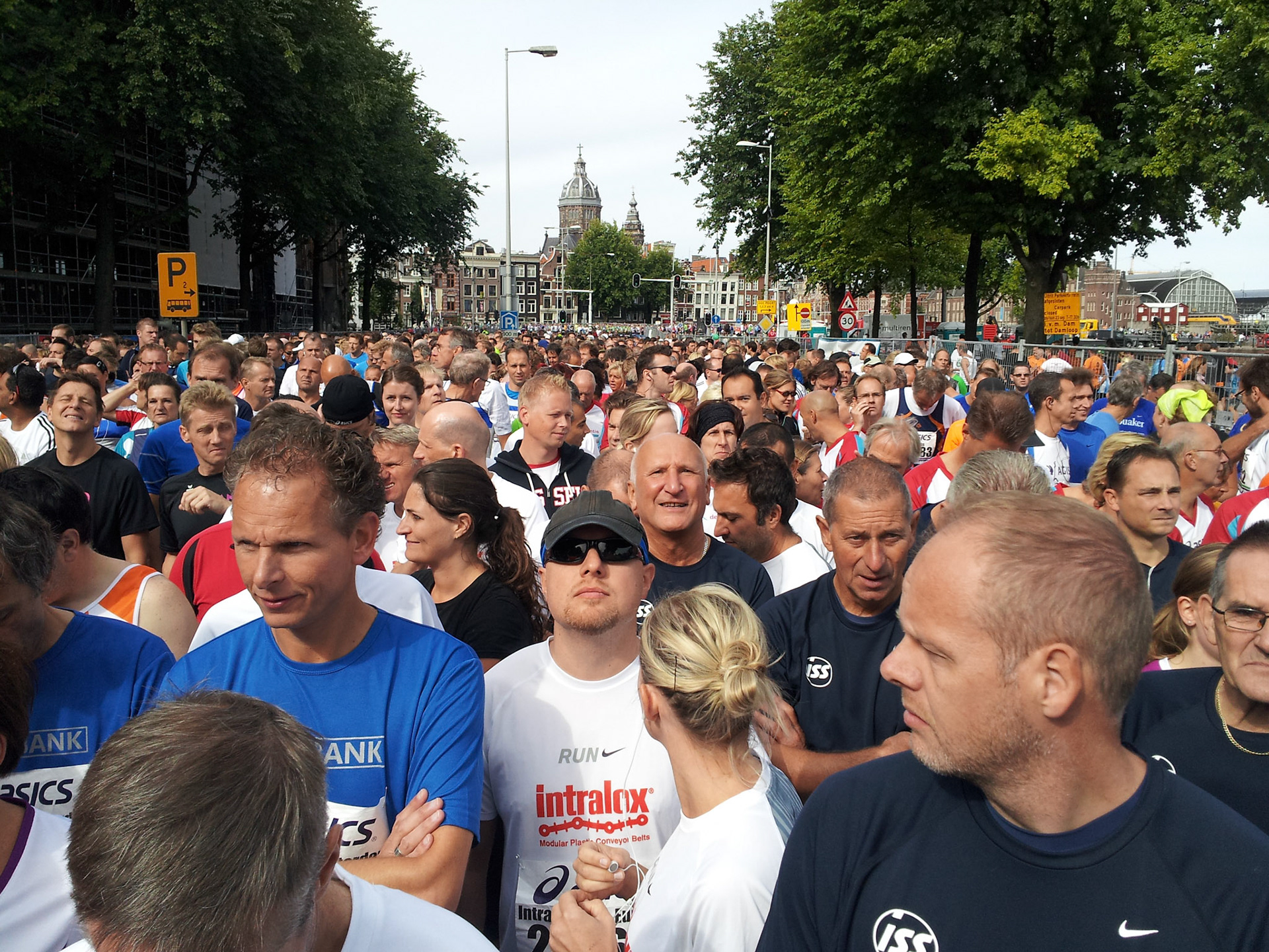 En veel mensen achter me!