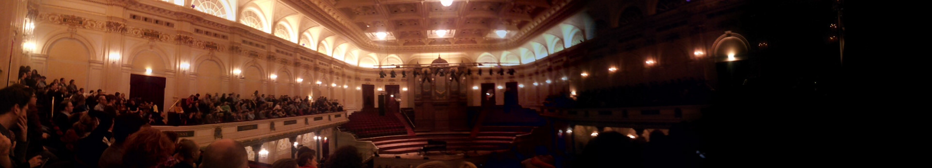 Het licht gaat uit in het concertgebouw