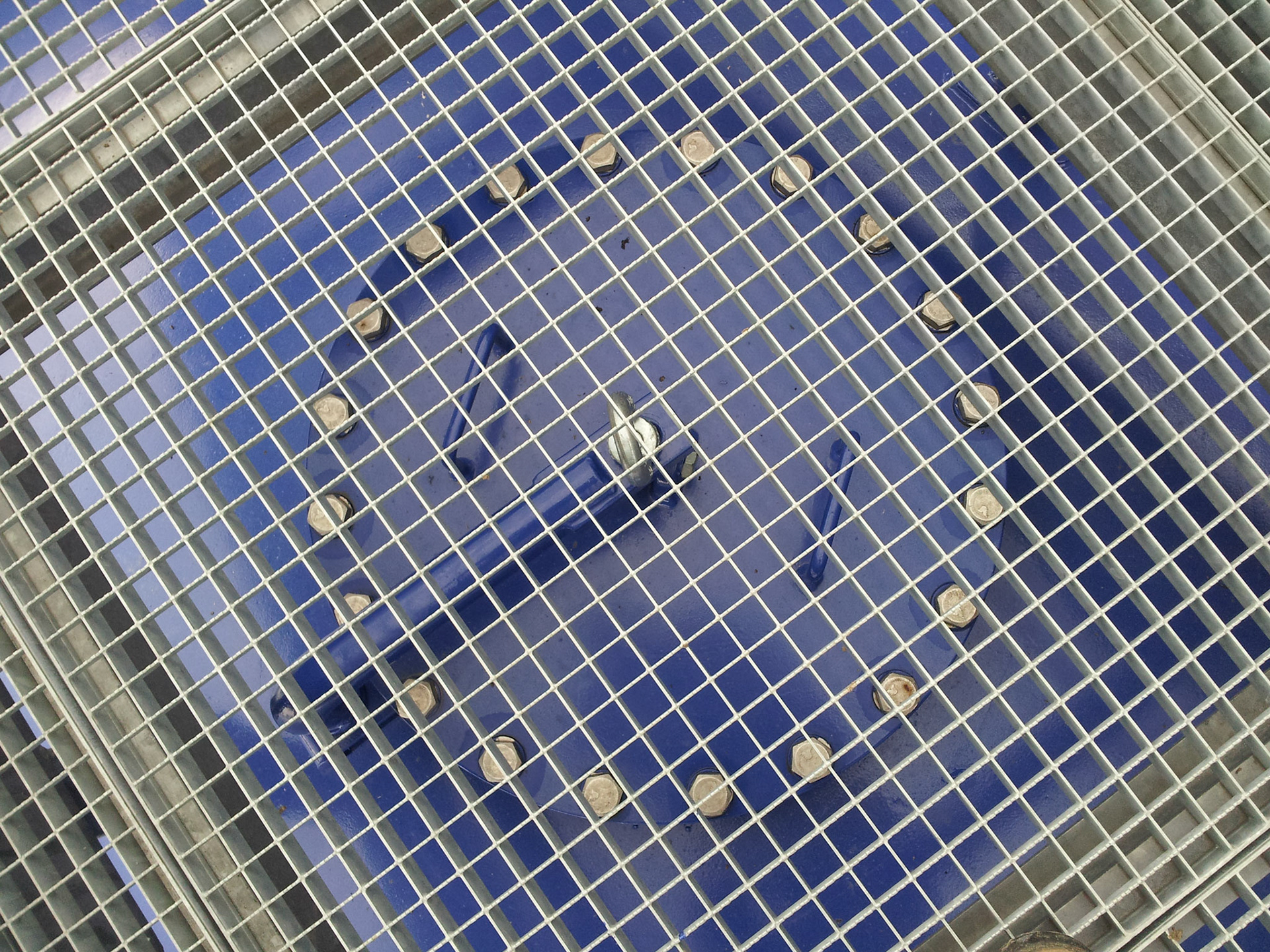 De bovenkant van de ketel lijkt op de EU vlag