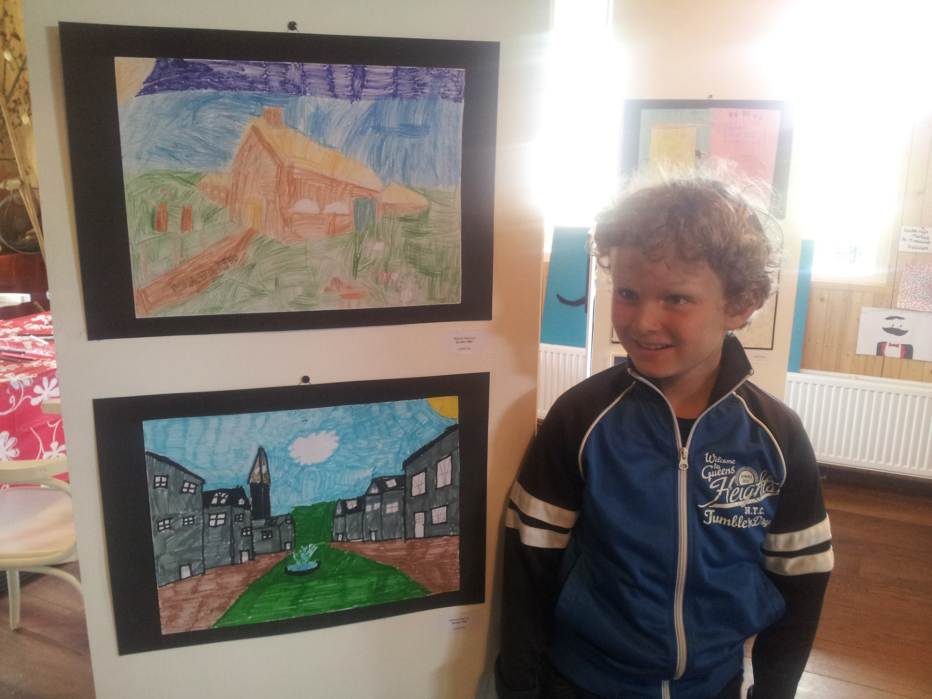 Mathijn trots op zijn werk bij de kinderkunstroute