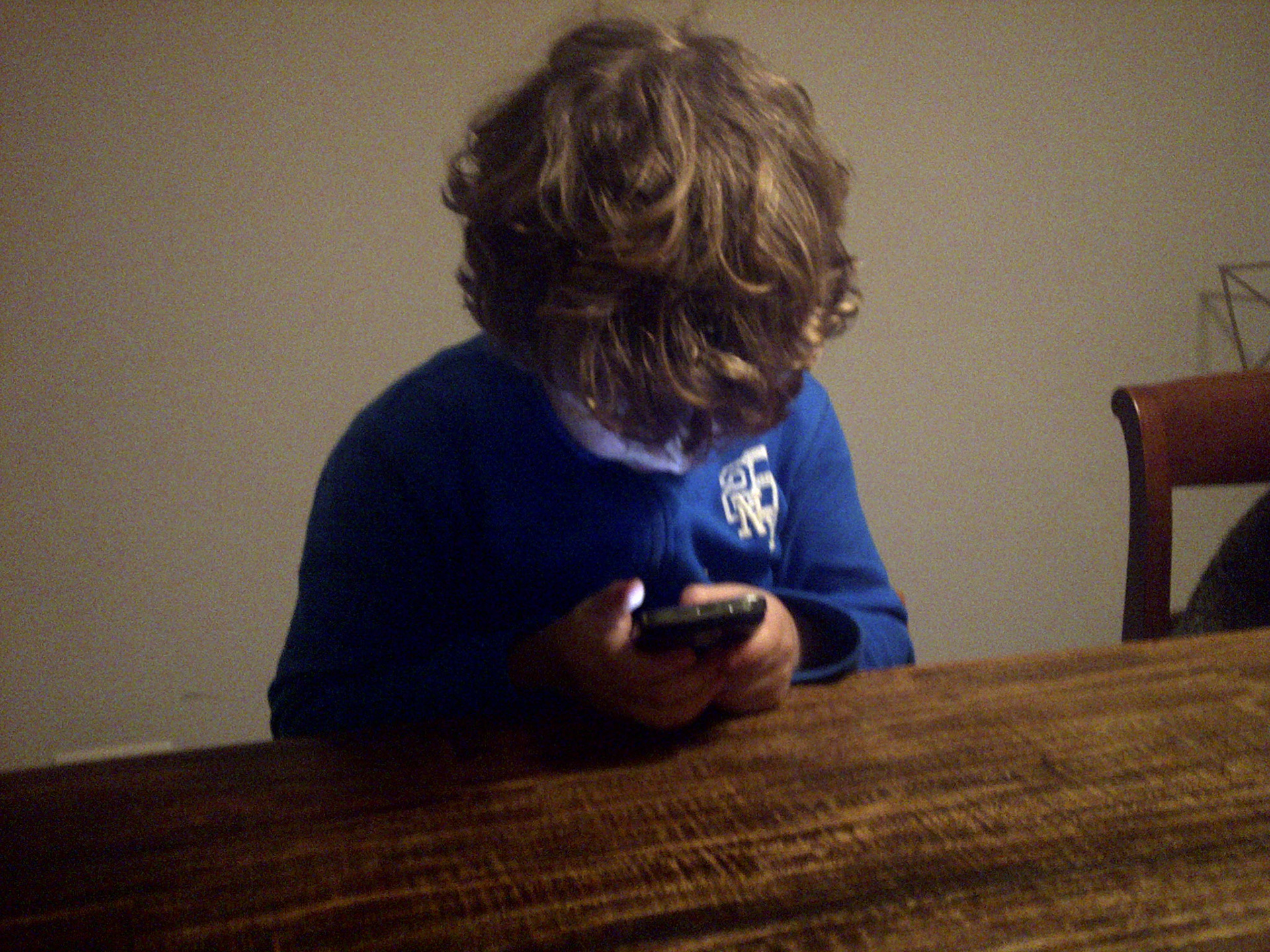 Mathijn met smartphone