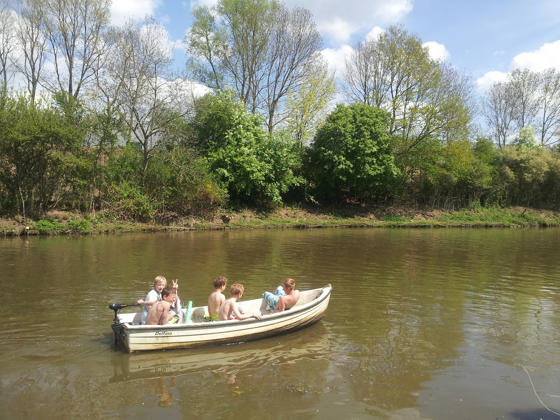Klein schip op de Linge