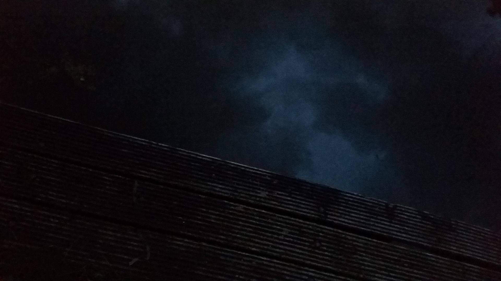 Wolken en maanlicht in de Linge