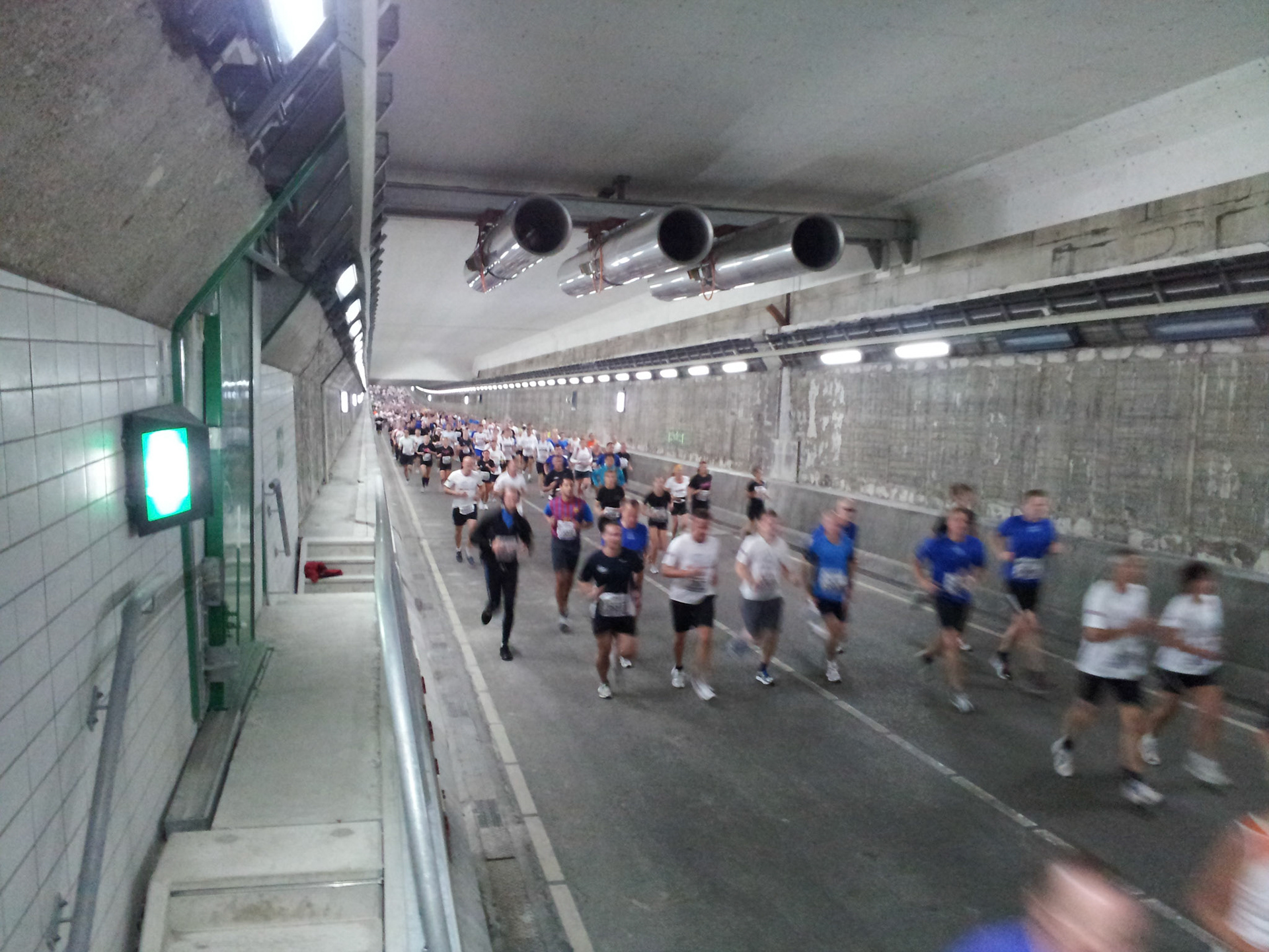 Snelle lopers in de IJ tunnel