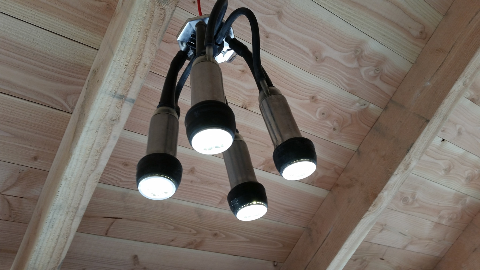 Led verlichting gemaakt van oude melkmachine