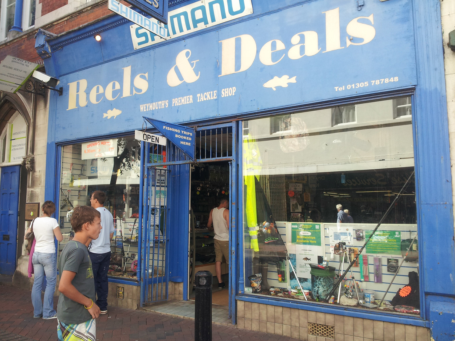 Joris geslaagd: viswinkel in Weymouth